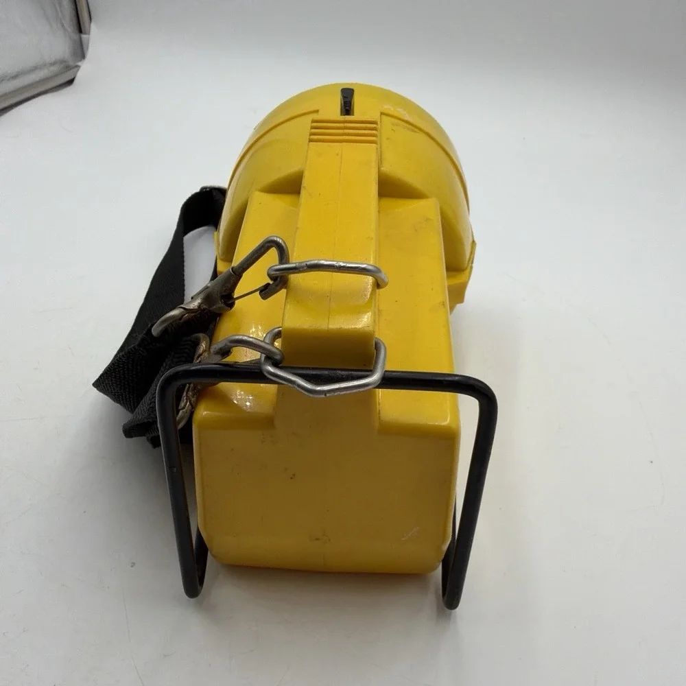 VTG Brinkmann Maxstar Lantern Flashlight Camp Flash Light Waterproof Needs Batte